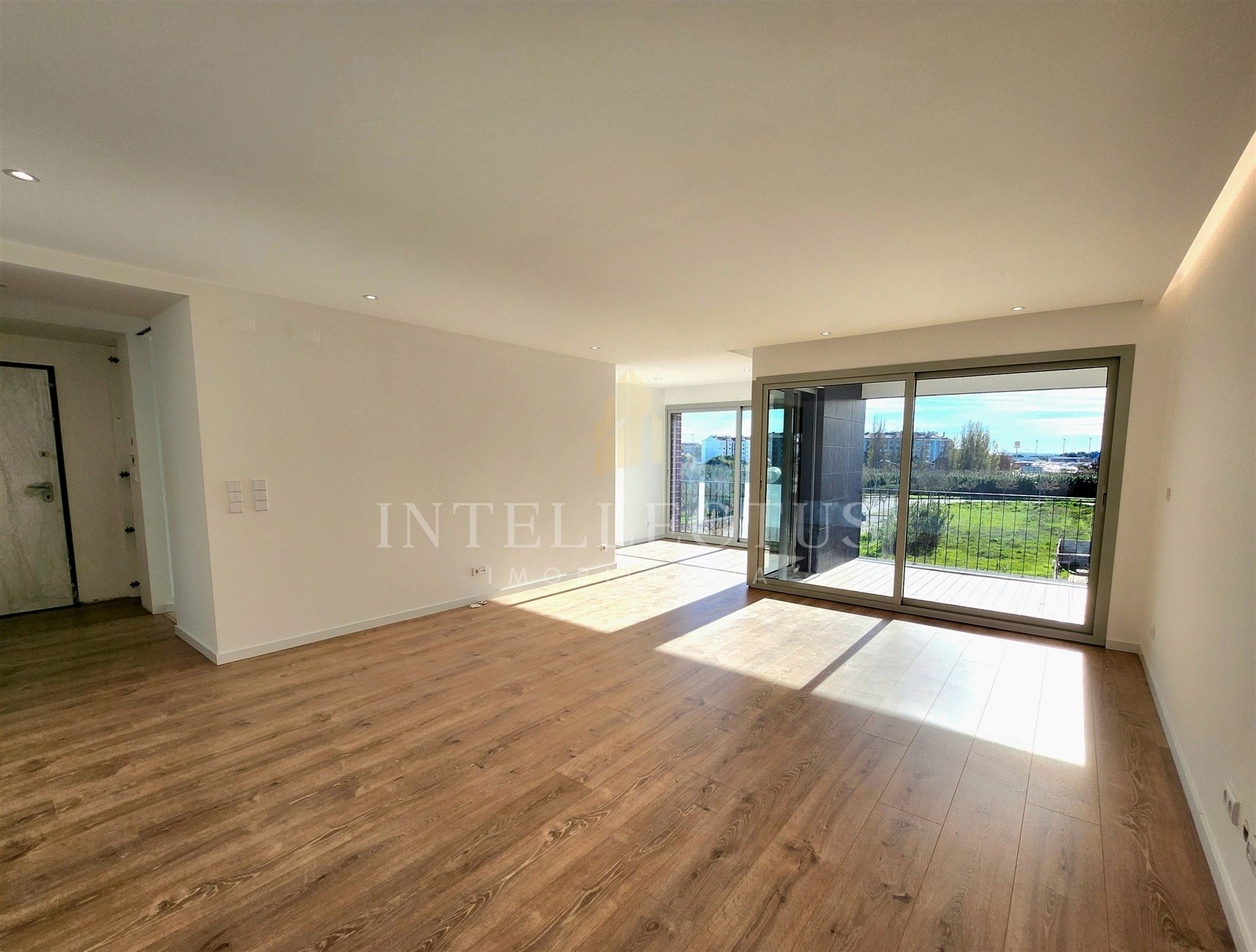 Exclusivo T3 de Arquitetura Moderna no Montijo – Sustentabilidade e Luxo com Certificação A+